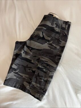 Vintage Hollister Men's Grey Camo Cargo Shorts 12”